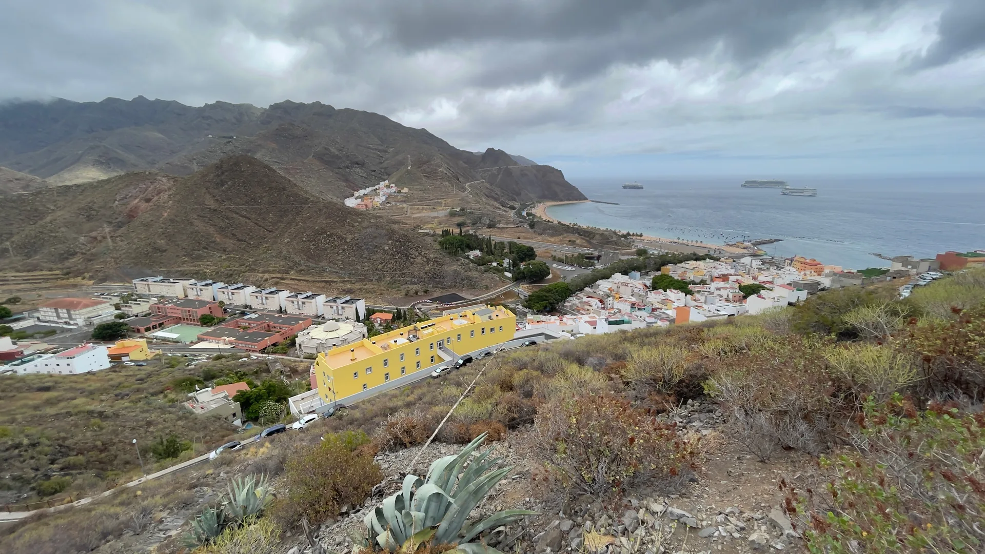 Ist Tenerife überbevölkert? Bevölkerung, Tourismus und warum sich die Insel so voll anfühlt